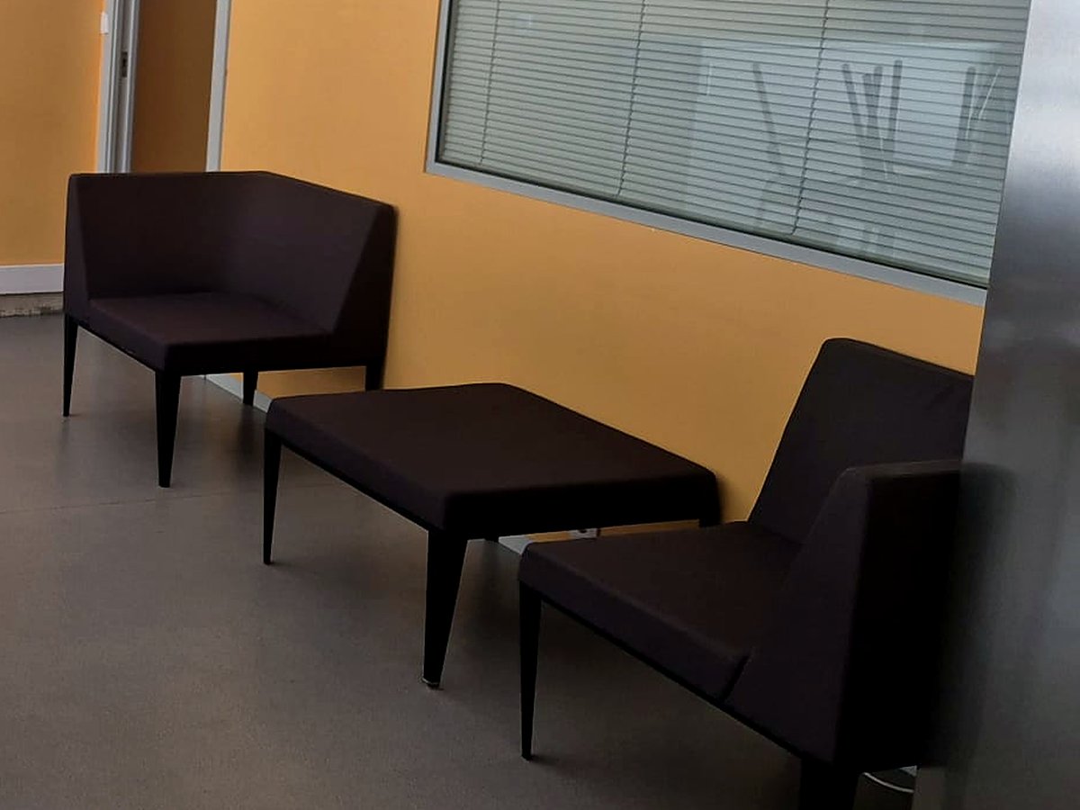 Sala de convívio e reunião com sofás